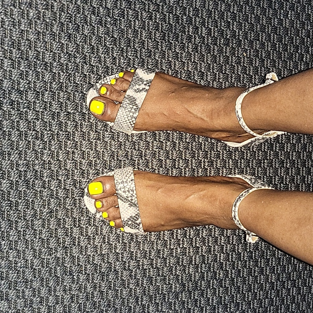 EUC Steve Madden Sandals
